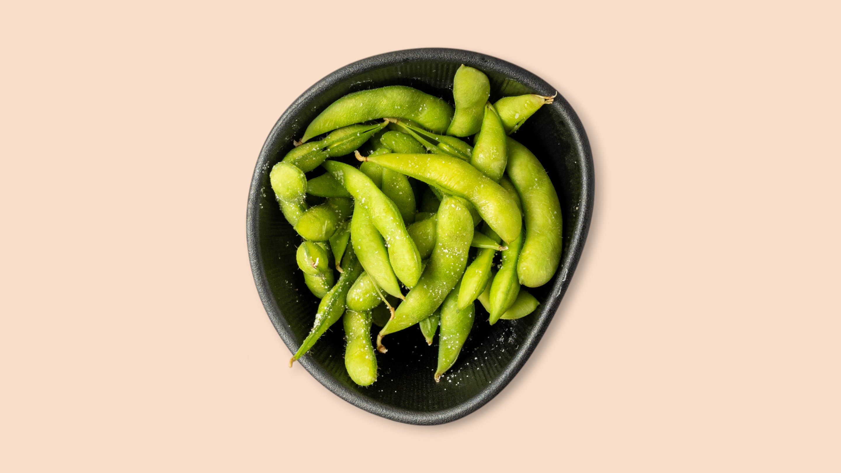 Gedämpfte Edamame Bohnen mit Salz